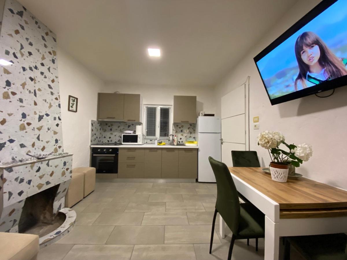 Maison Bellevue - 2 Bdrm Villa In Borsh Beach المظهر الخارجي الصورة